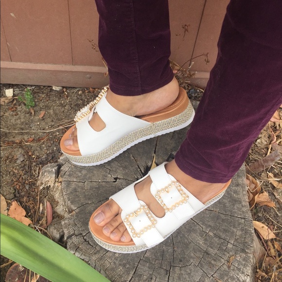 ALMOST GONE❤️White double strap platform sandal - Picture 2 of 4